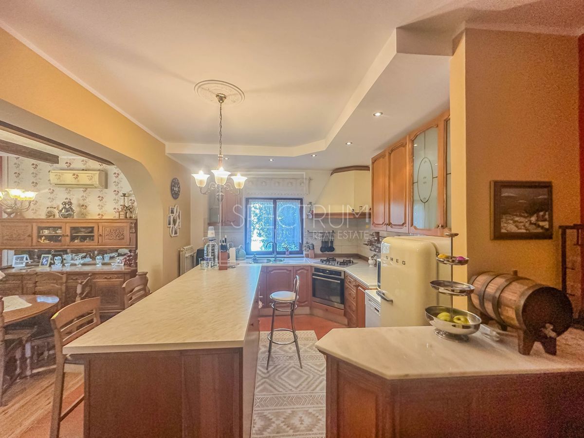 Umago, spazioso appartamento al piano terra in ottima posizione