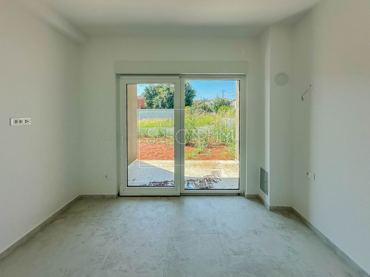 Torre, spazioso appartamento al piano terra con giardino