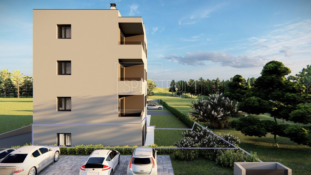 Torre, spazioso appartamento al piano terra con giardino