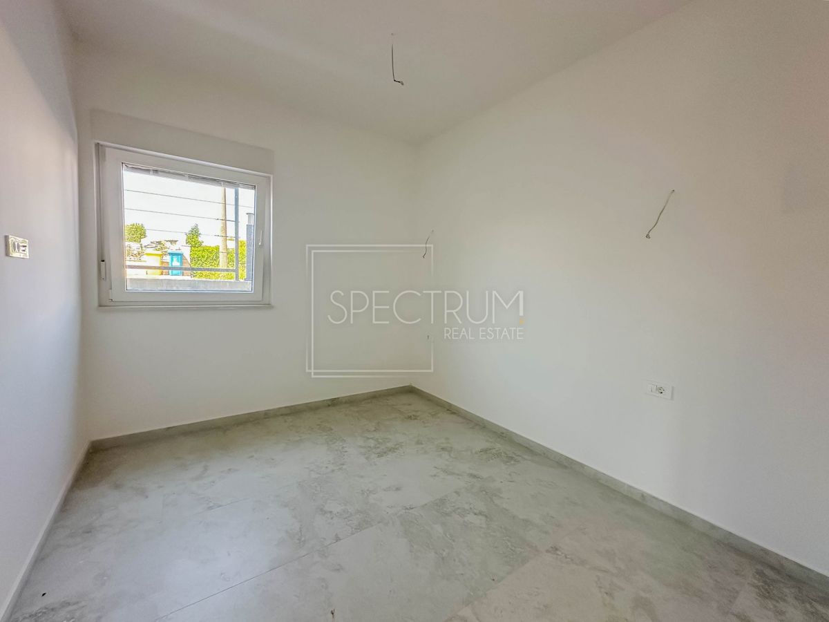 Torre, spazioso appartamento al piano terra con giardino