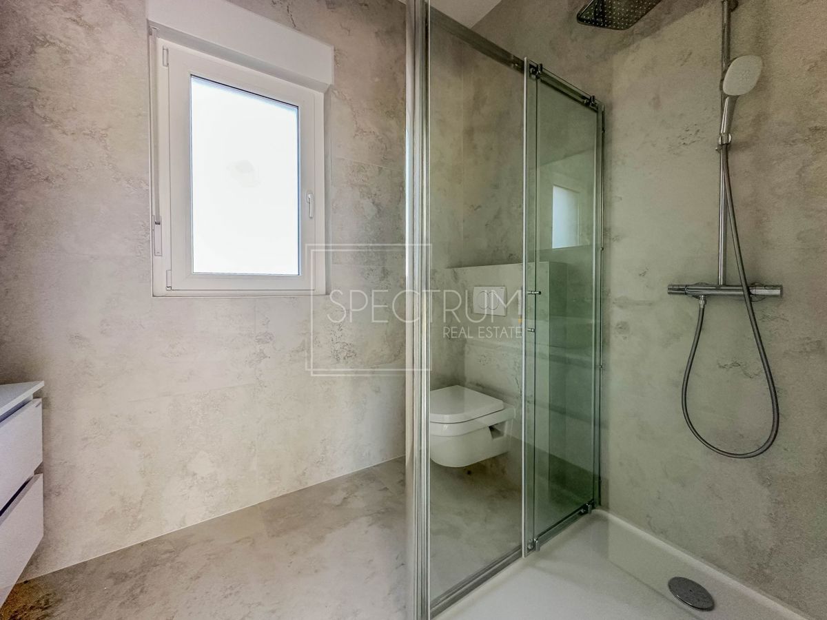 Torre, spazioso appartamento al piano terra con giardino