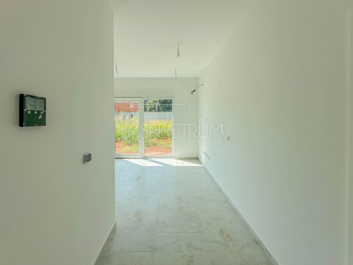 Torre, spazioso appartamento al piano terra con giardino