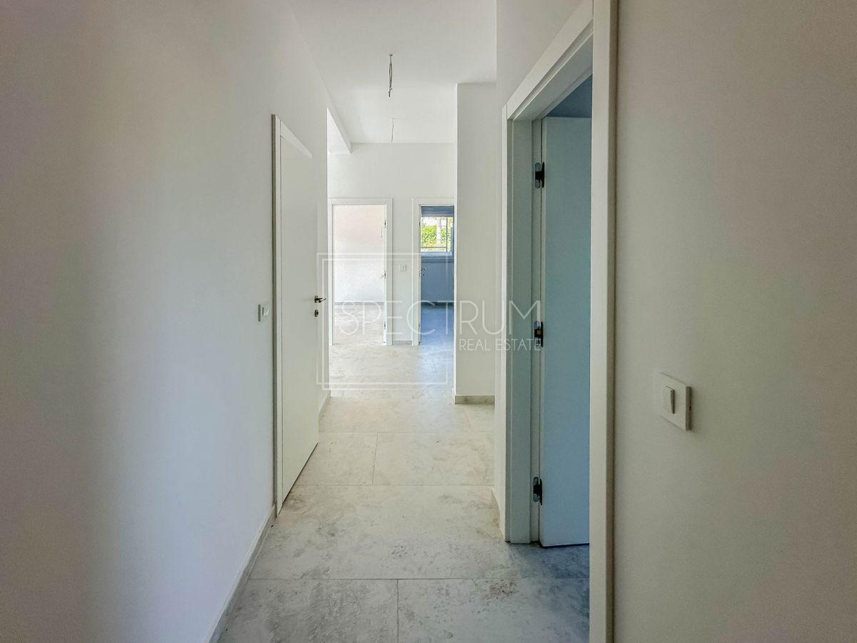 Torre, spazioso appartamento al piano terra con giardino