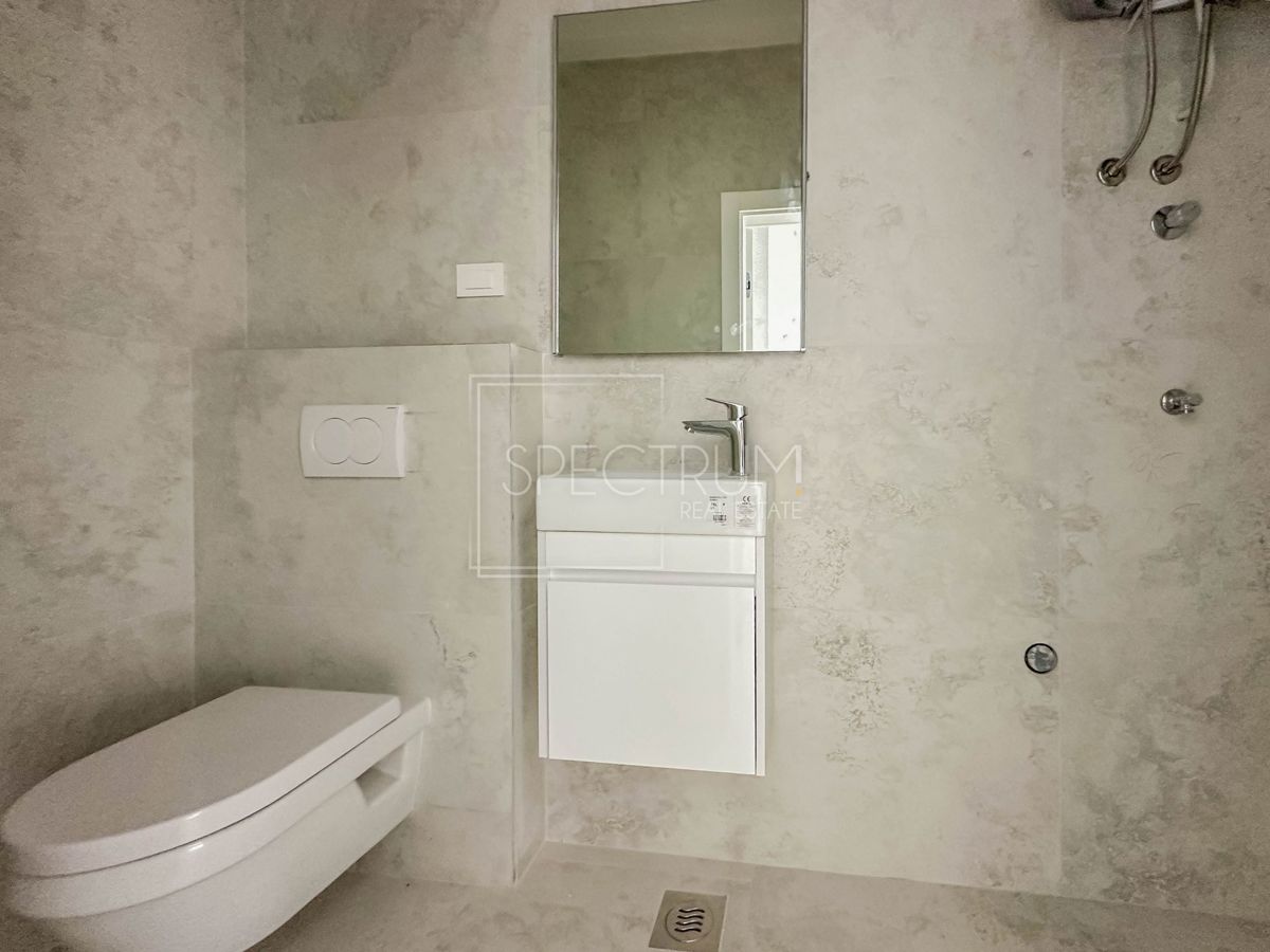 Torre, spazioso appartamento al piano terra con giardino