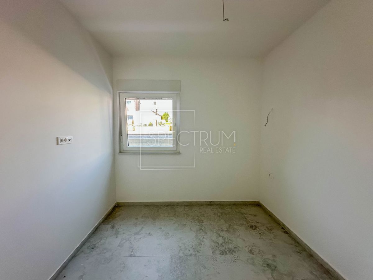 Torre, spazioso appartamento al piano terra con giardino