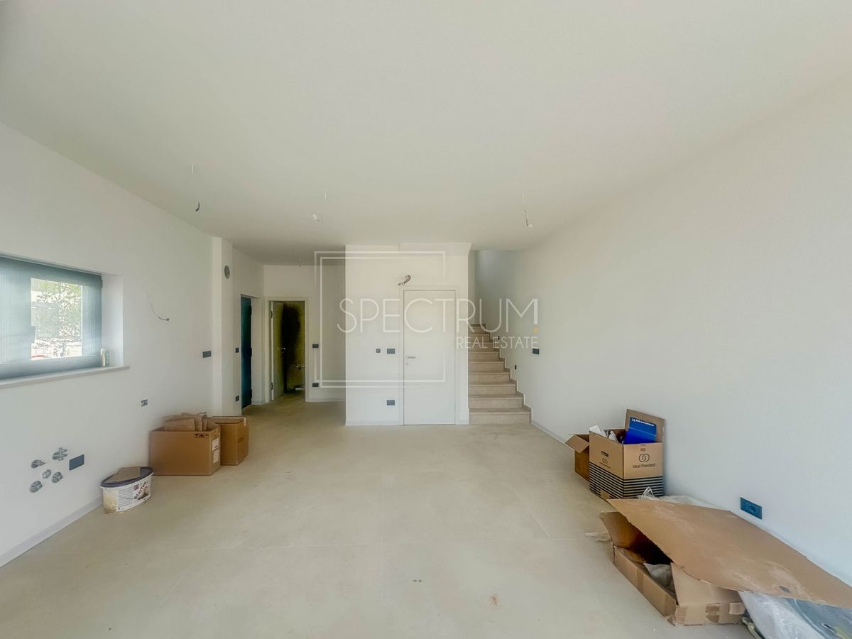 Parenzo, moderna casa a schiera con vista mare