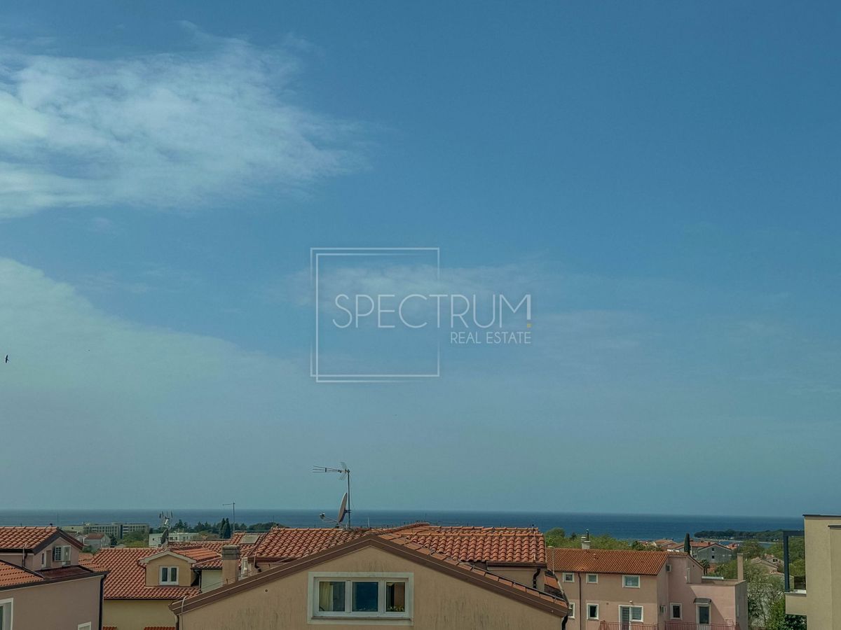 Parenzo, moderna casa a schiera con vista mare