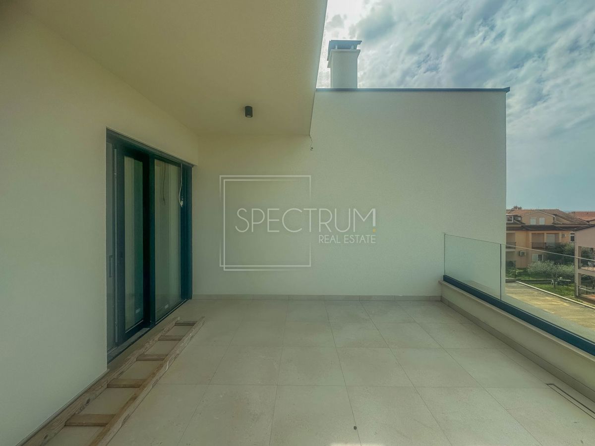 Parenzo, moderna casa a schiera con vista mare