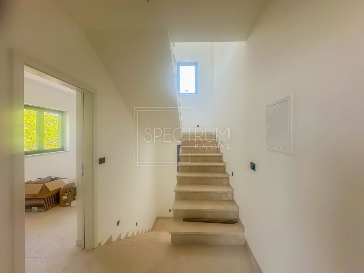 Parenzo, moderna casa a schiera con vista mare