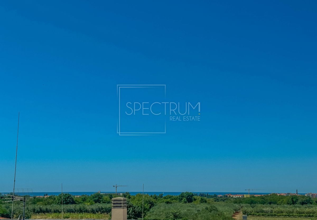 Umago, appartamento moderno con vista mare