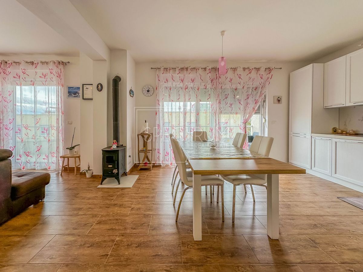 Cittanova, spazioso appartamento con terrazza sul tetto