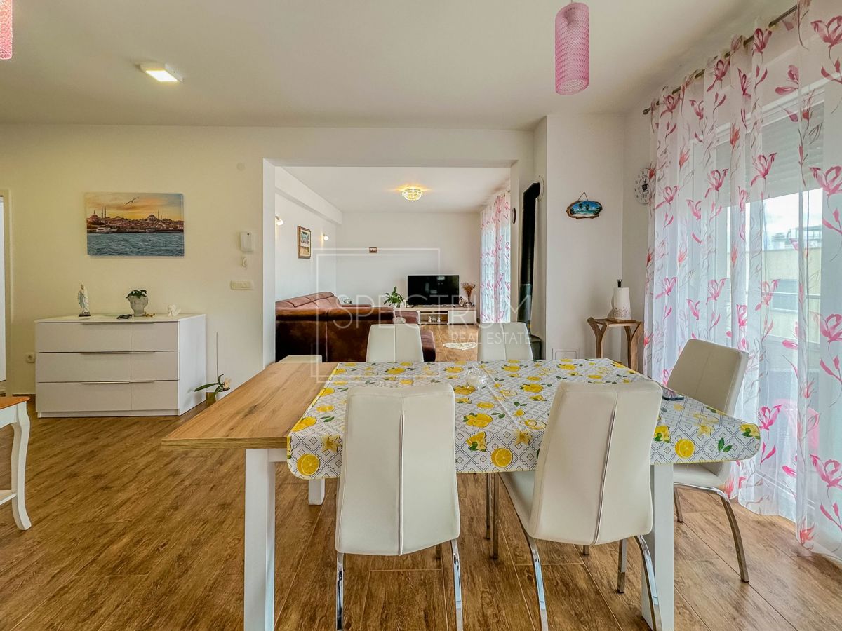 Cittanova, spazioso appartamento con terrazza sul tetto