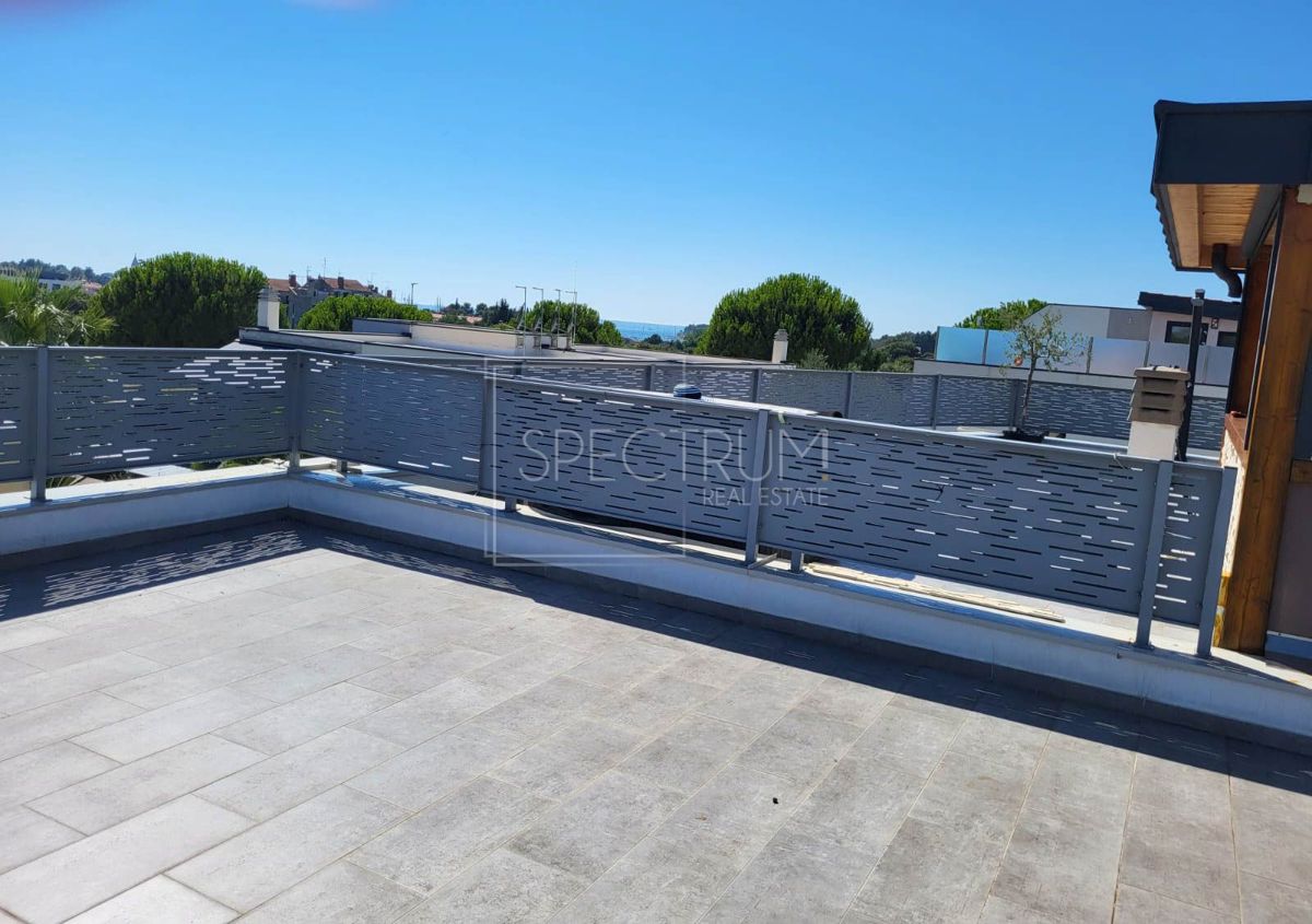 Cittanova, spazioso appartamento con terrazza sul tetto