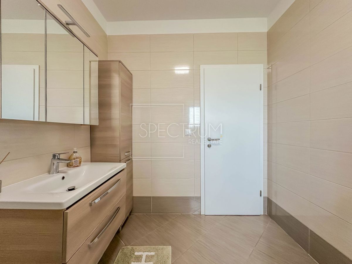 Cittanova, spazioso appartamento con terrazza sul tetto