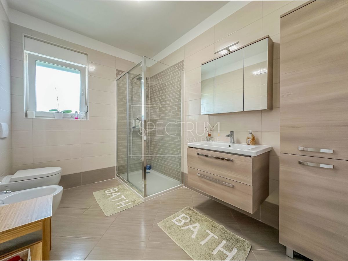 Cittanova, spazioso appartamento con terrazza sul tetto