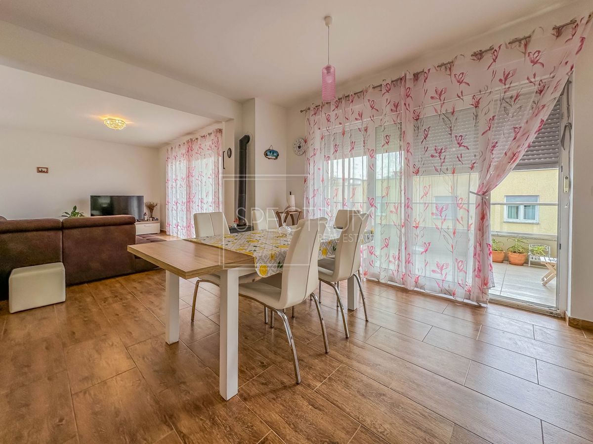 Cittanova, spazioso appartamento con terrazza sul tetto