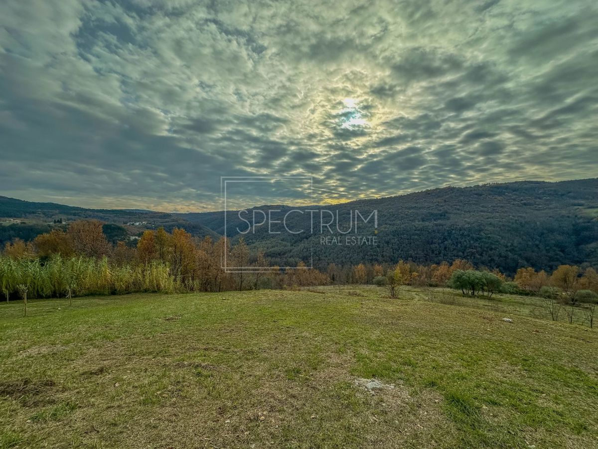 Zona di Montona, terreno edificabile con splendida vista