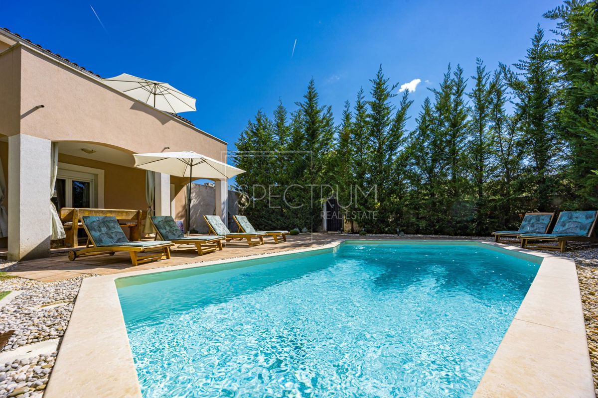 Zona di Sanvincenti, bella casa con piscina