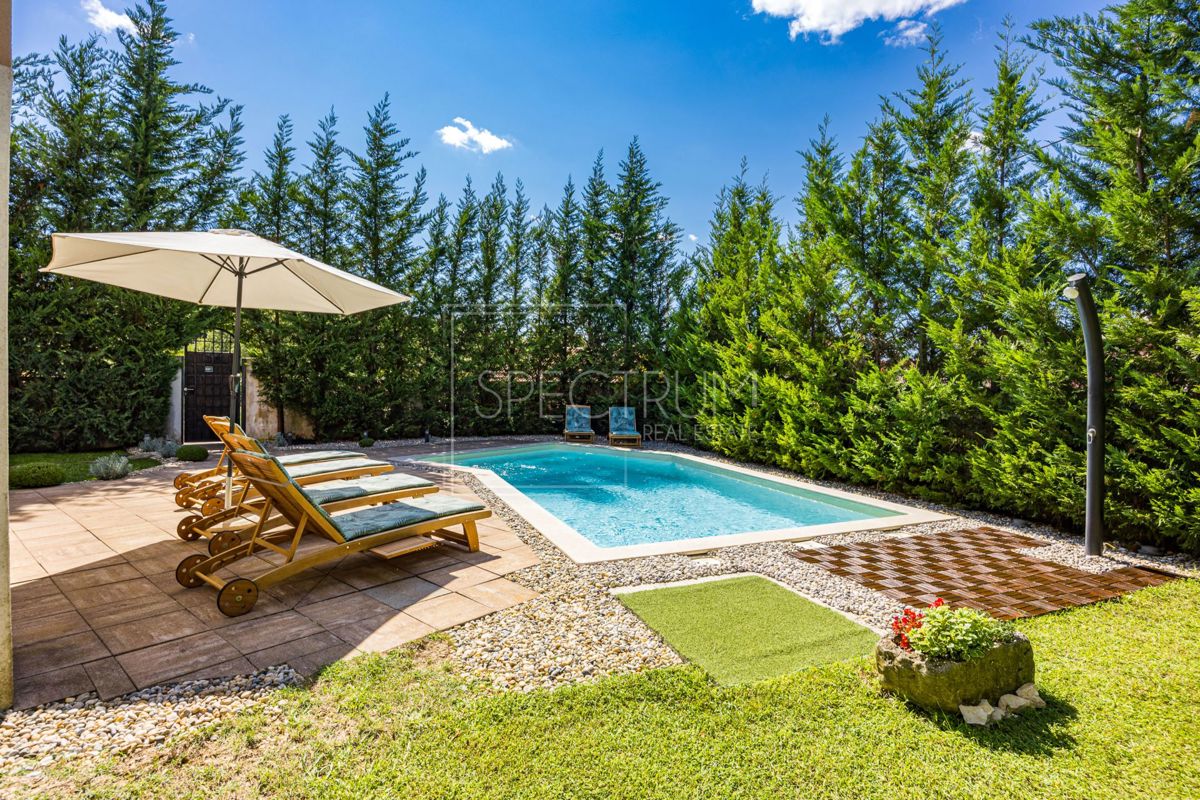 Zona di Sanvincenti, bella casa con piscina