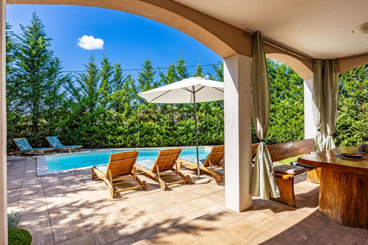 Zona di Sanvincenti, bella casa con piscina