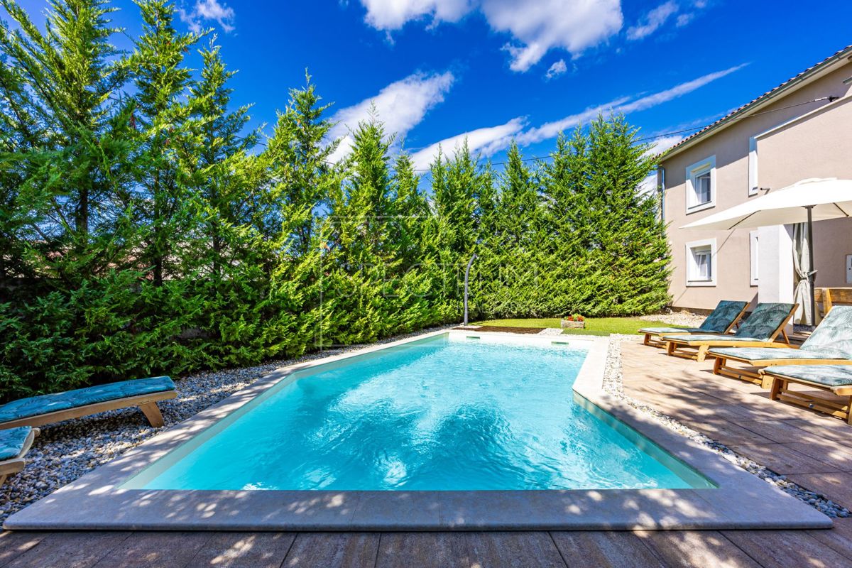 Zona di Sanvincenti, bella casa con piscina