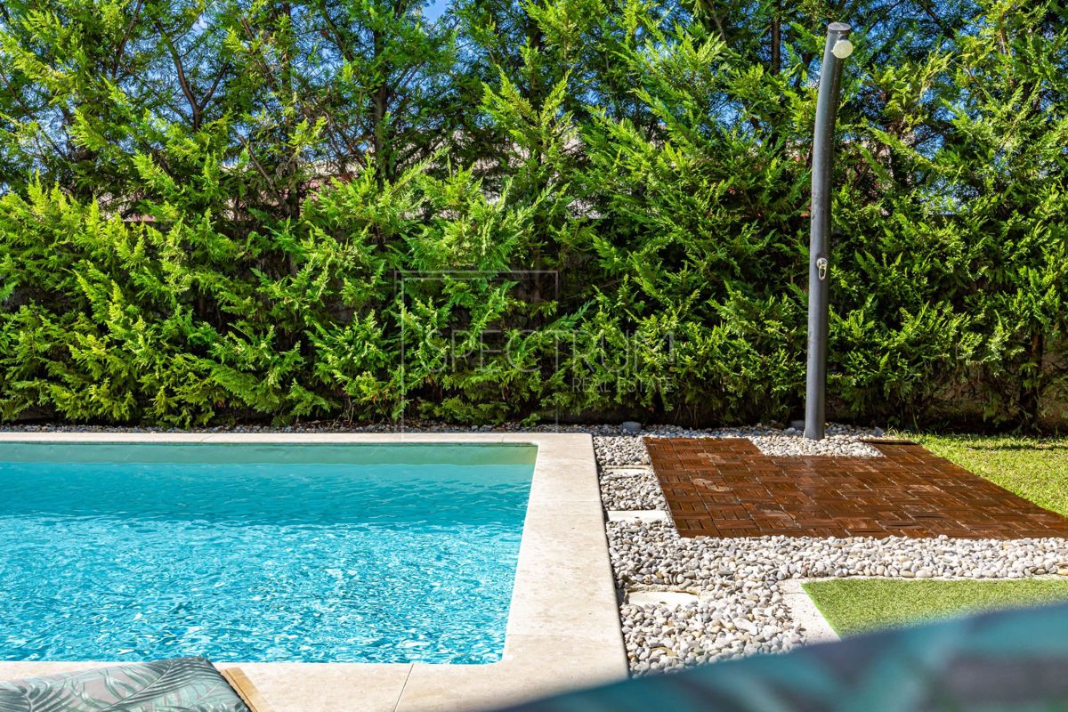 Zona di Sanvincenti, bella casa con piscina