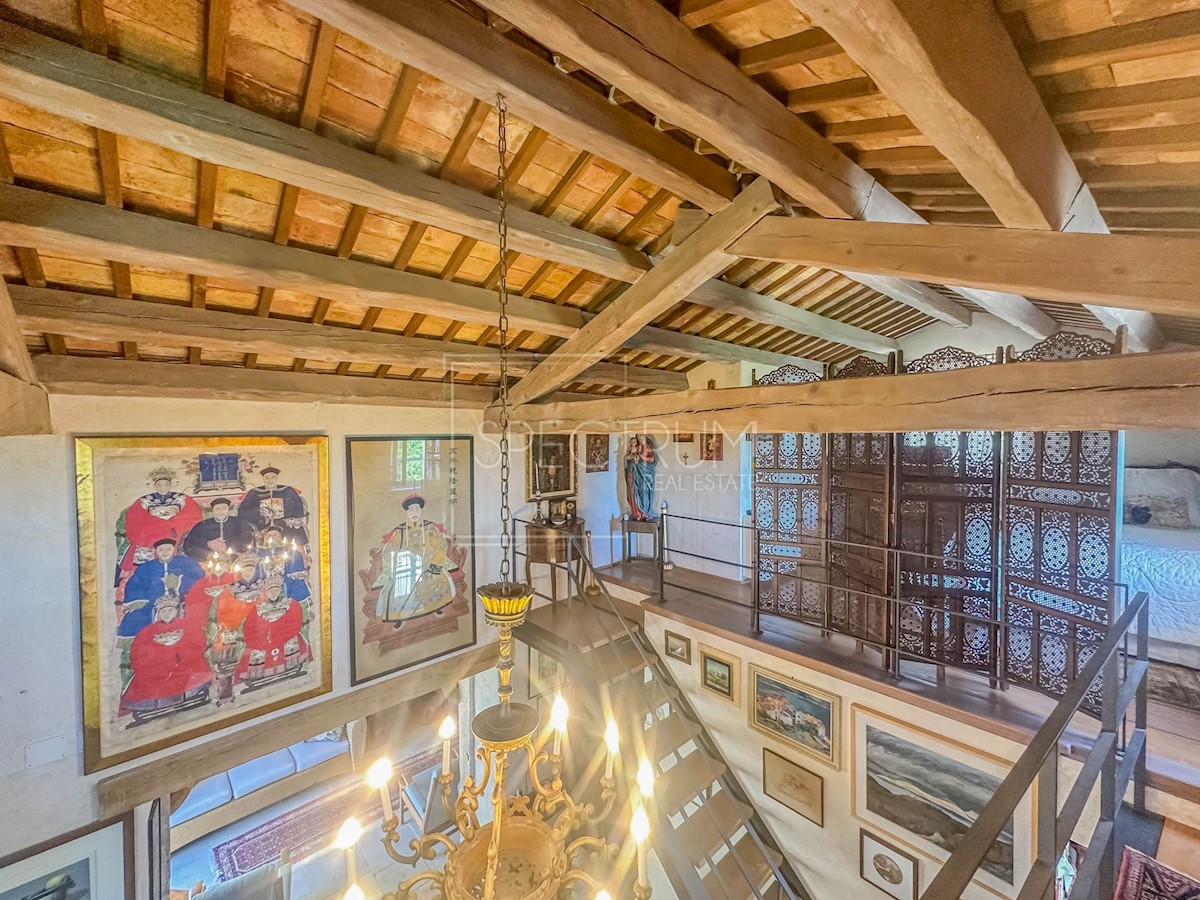 Dintorni di Buie, casa in pietra con vista panoramica