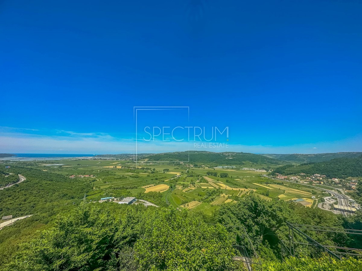 Dintorni di Buie, casa in pietra con vista panoramica