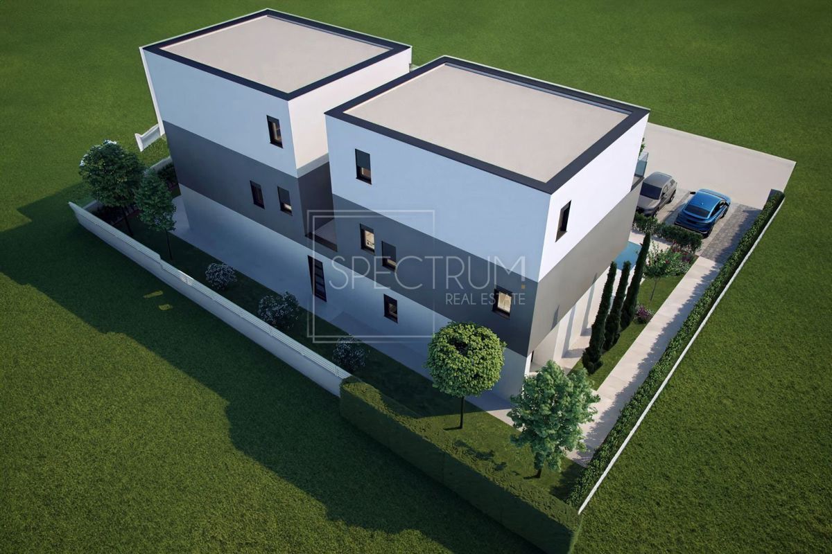 Zona Parenzo, lussuosa casa bifamiliare con piscina