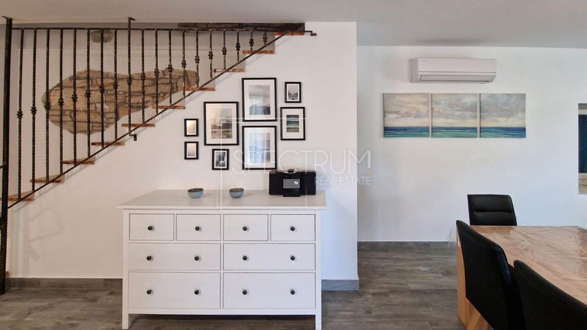 Zona di San Lorenzo, casa in pietra con piscina in posizione tranquilla