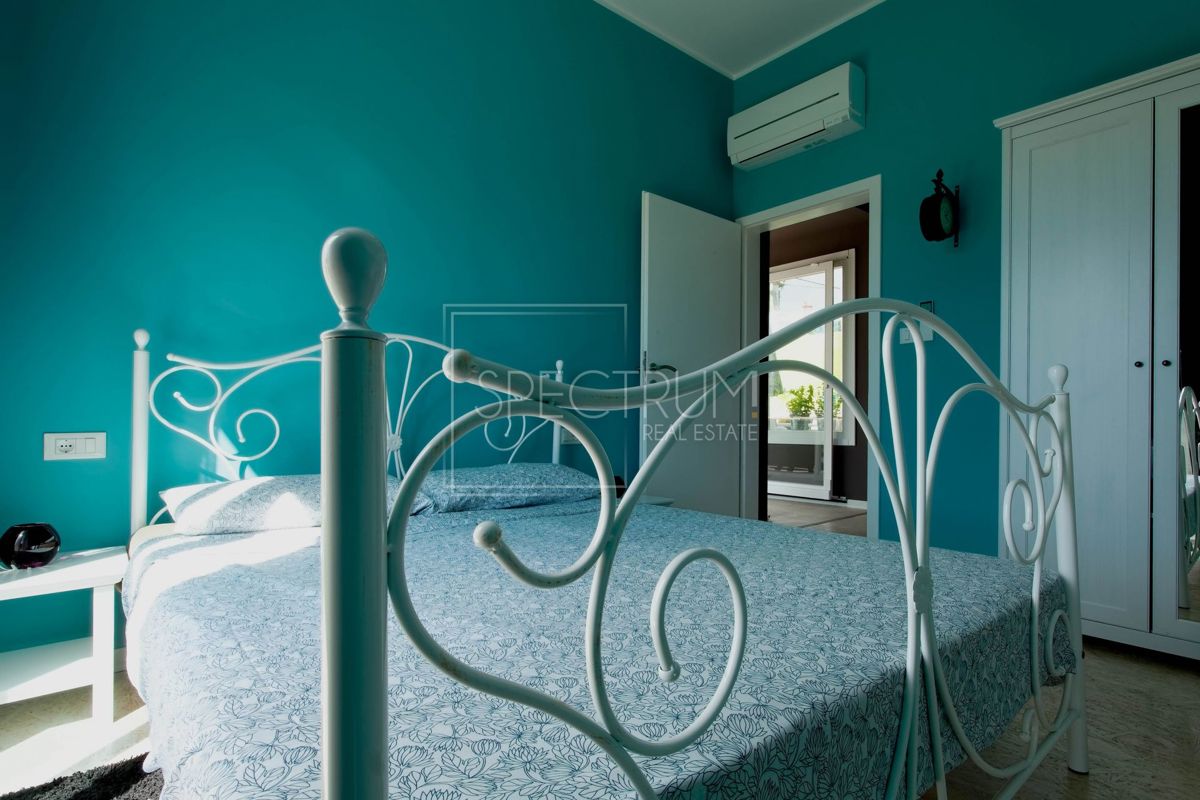 Zona Parenzo, casa a un piano con piscina
