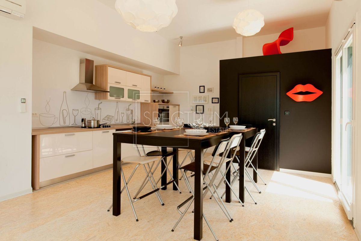 Zona Parenzo, casa a un piano con piscina
