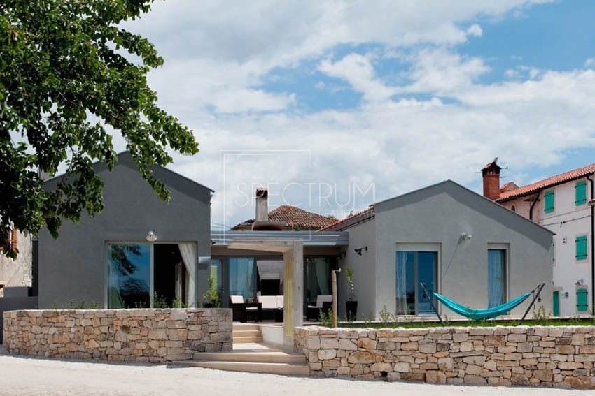 Zona Parenzo, casa a un piano con piscina
