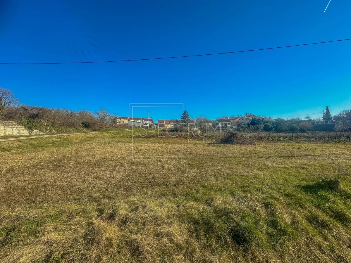 Zona di Sanvincenti, casa unifamiliare con piscina in posizione tranquilla