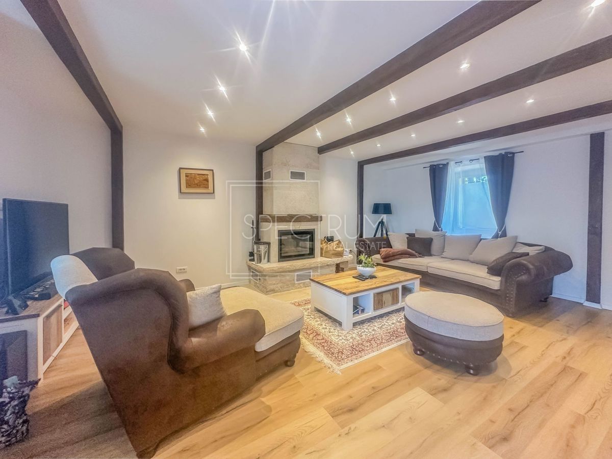 Zona di Umago, casa in pietra ristrutturata vicino al mare