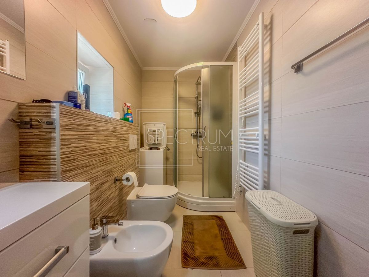 Zona di Umago, casa in pietra ristrutturata vicino al mare