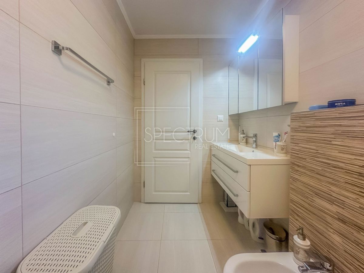 Zona di Umago, casa in pietra ristrutturata vicino al mare