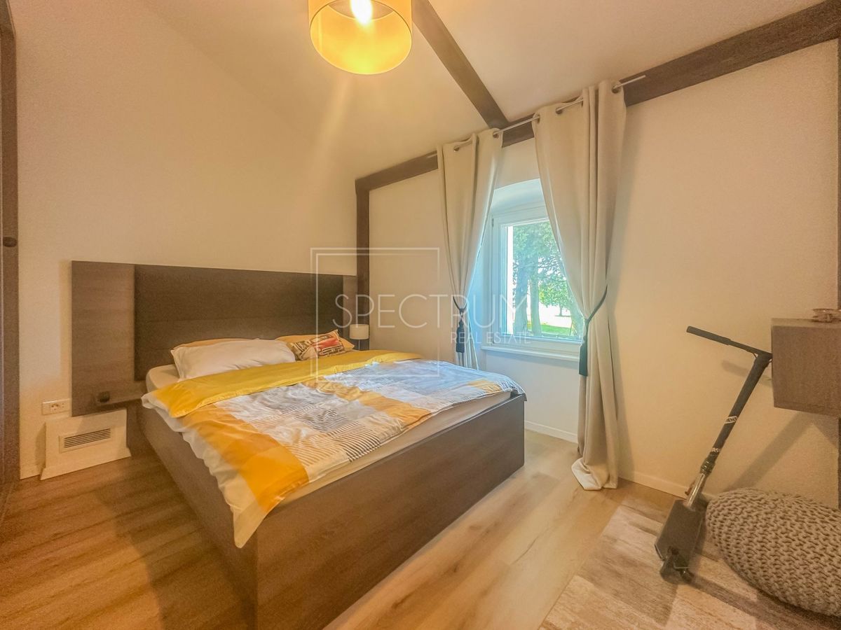 Zona di Umago, casa in pietra ristrutturata vicino al mare