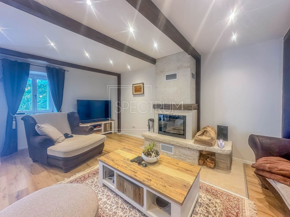 Zona di Umago, casa in pietra ristrutturata vicino al mare