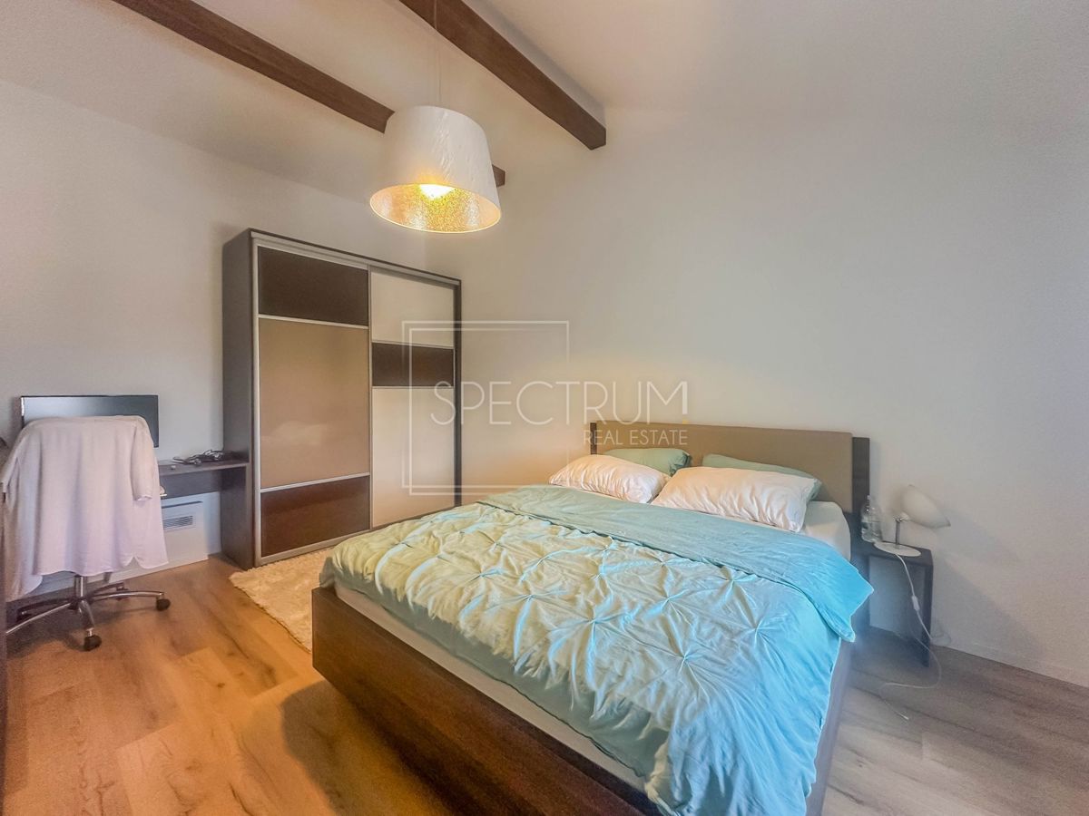 Zona di Umago, casa in pietra ristrutturata vicino al mare