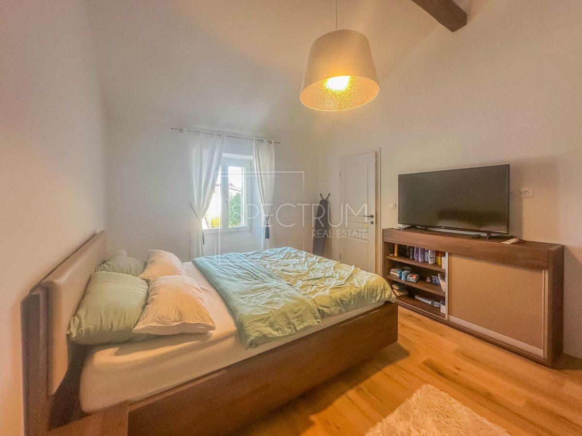 Zona di Umago, casa in pietra ristrutturata vicino al mare