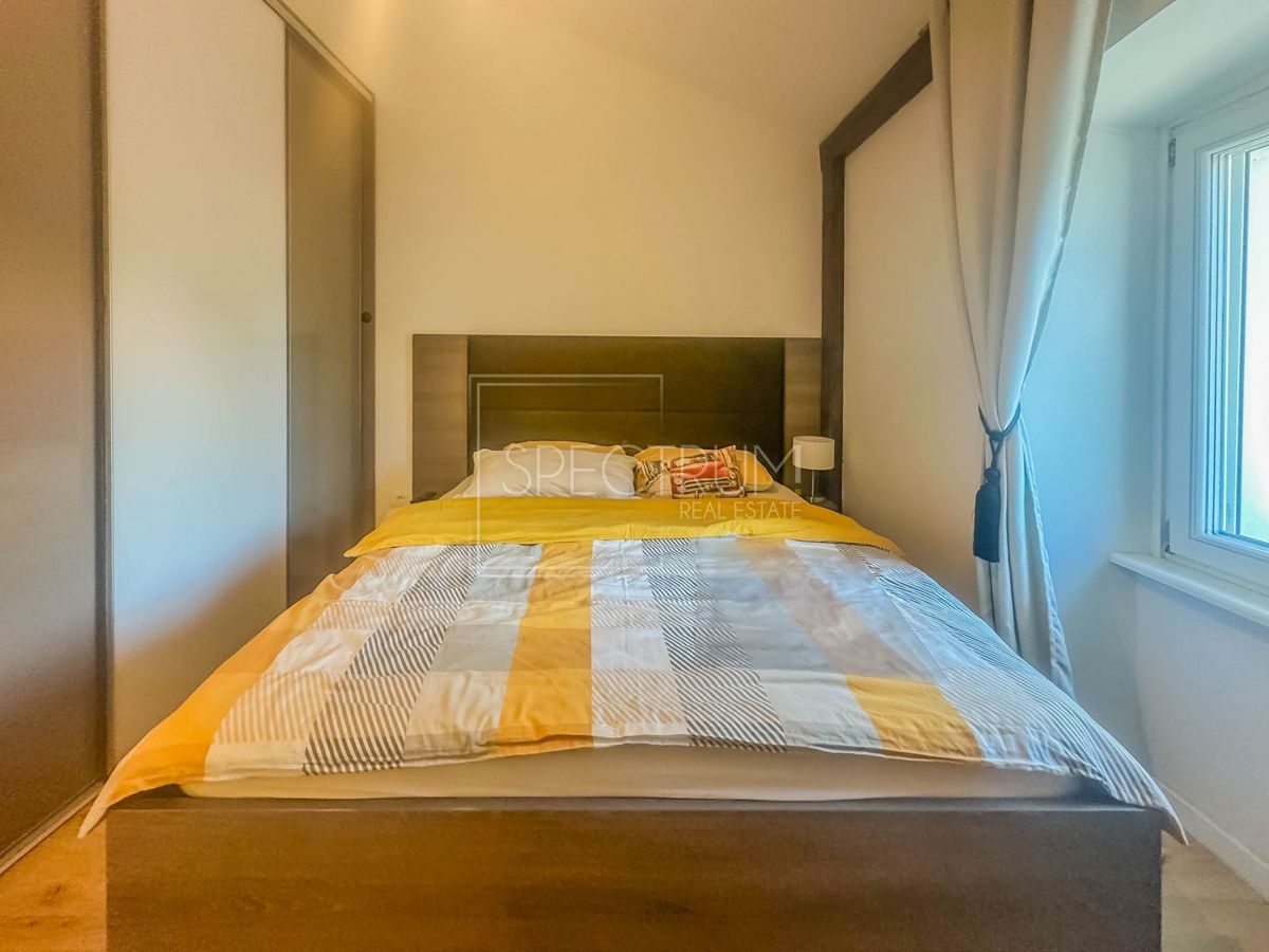 Zona di Umago, casa in pietra ristrutturata vicino al mare