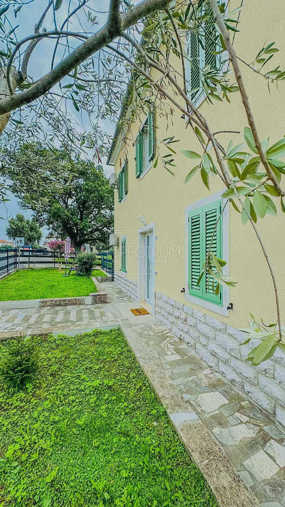 Zona Cittanova, appartamento al piano terra con giardino