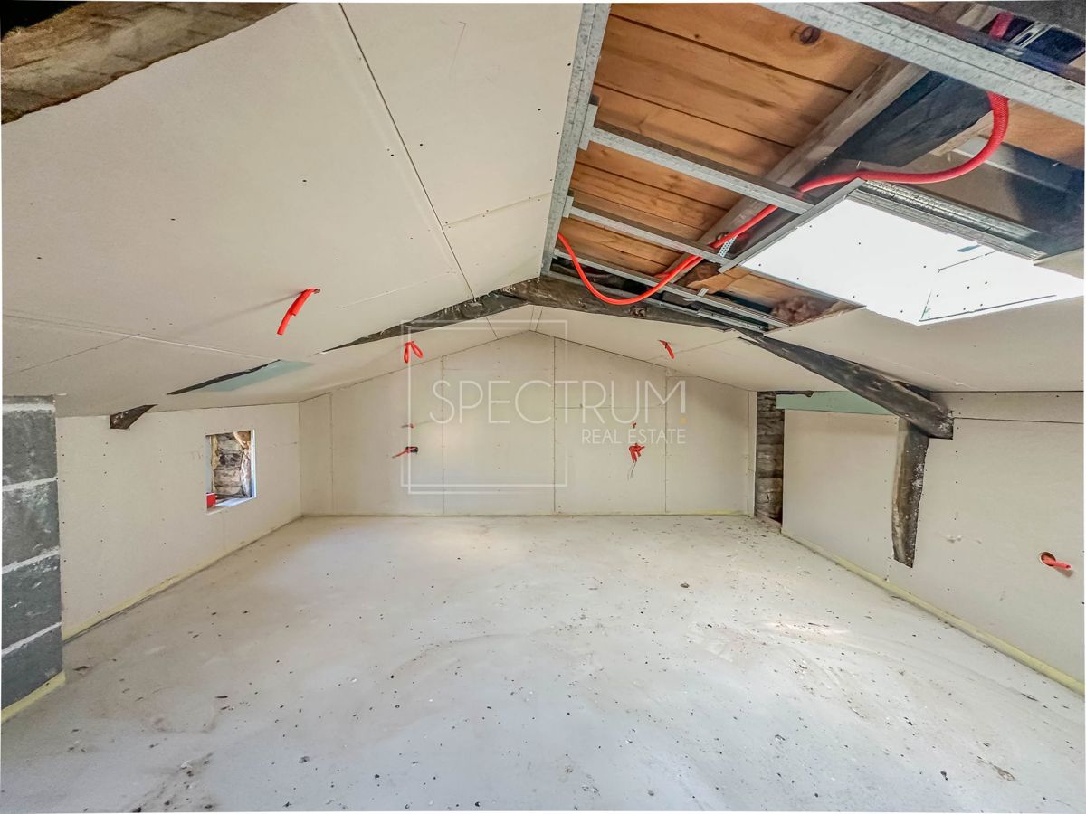 Zona di Visignano, casa in pietra con ristrutturazione iniziata