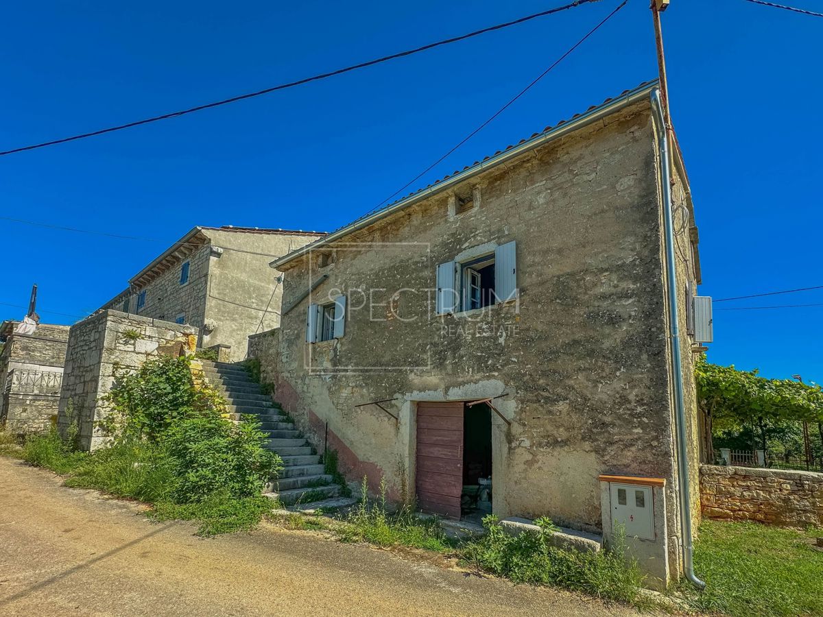 Zona di Visignano, casa in pietra con ristrutturazione iniziata