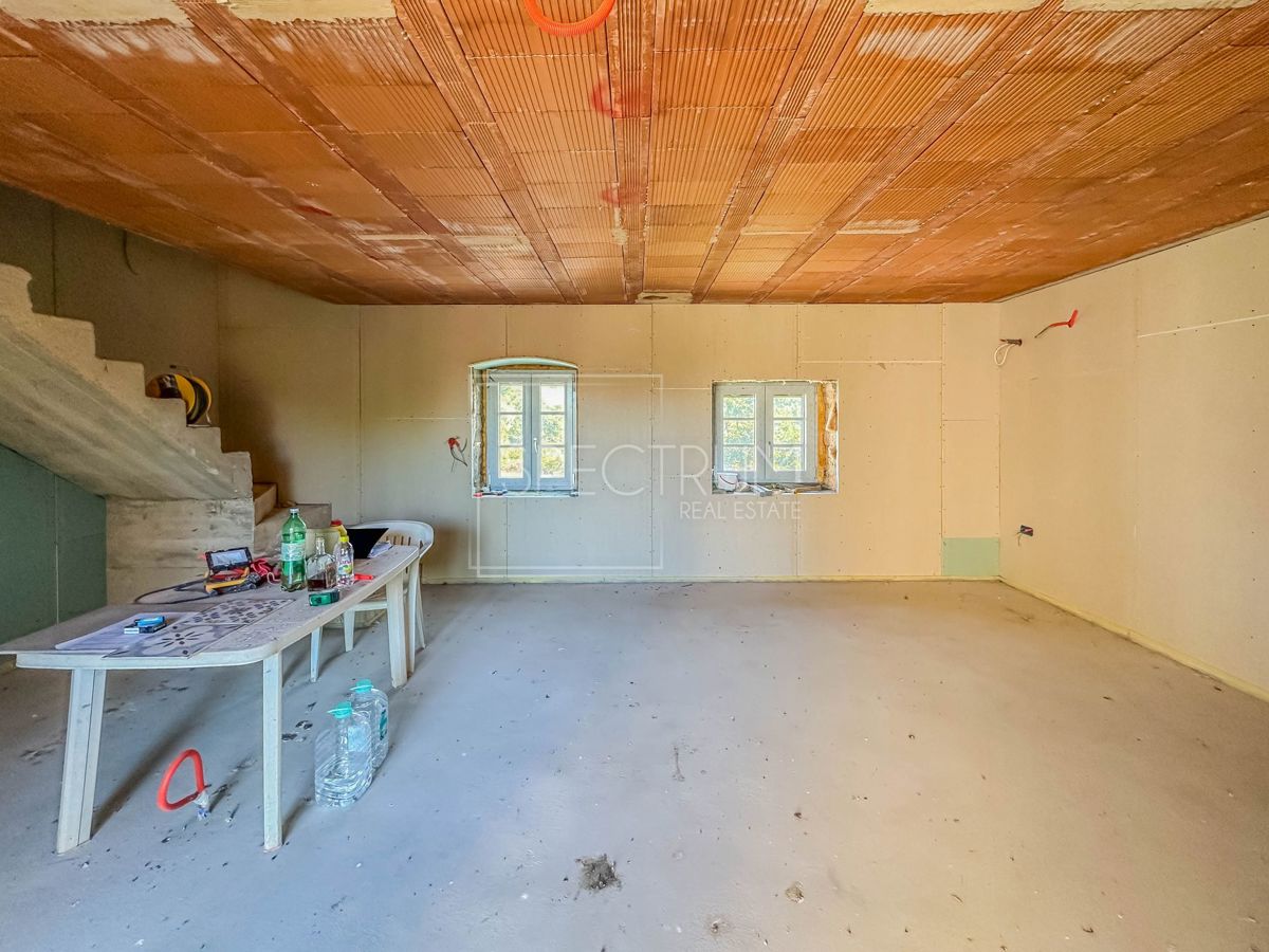 Zona di Visignano, casa in pietra con ristrutturazione iniziata