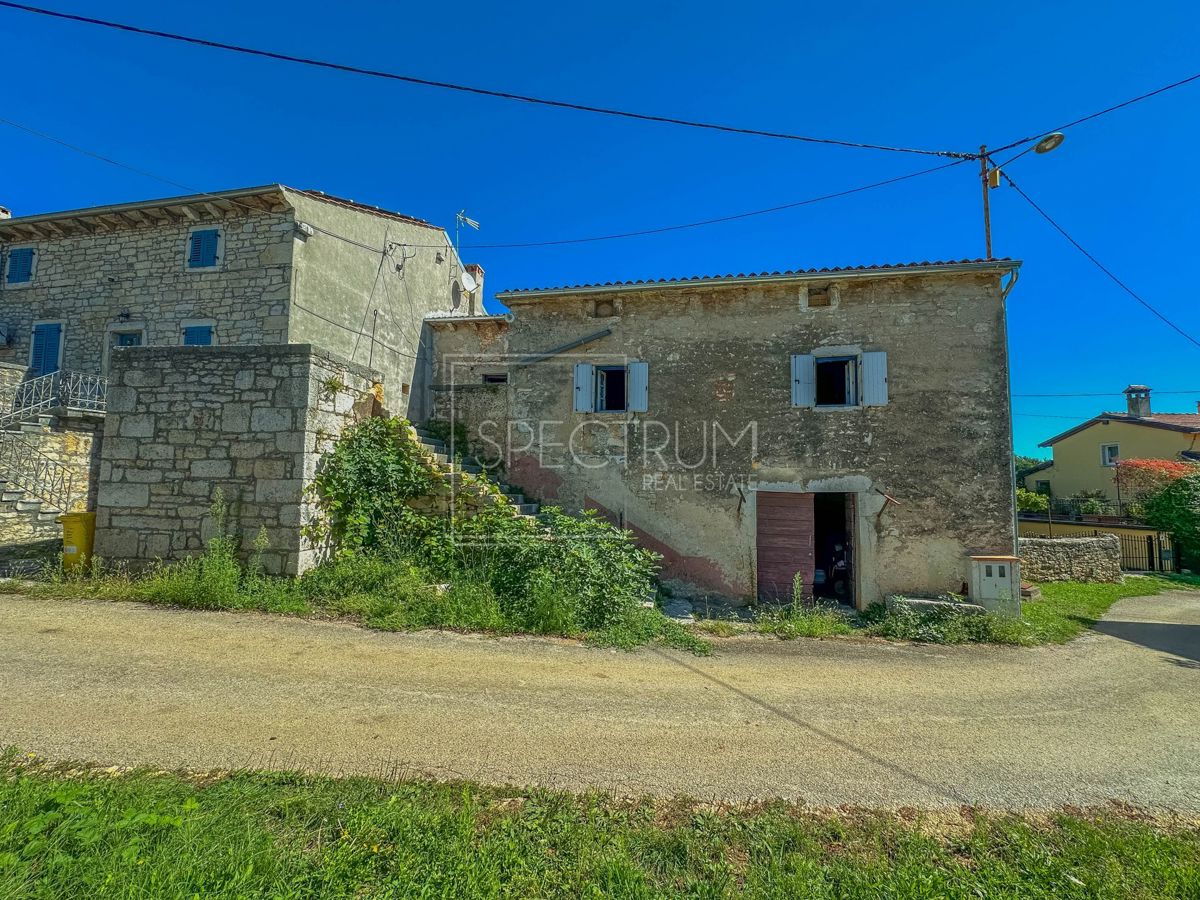 Zona di Visignano, casa in pietra con ristrutturazione iniziata