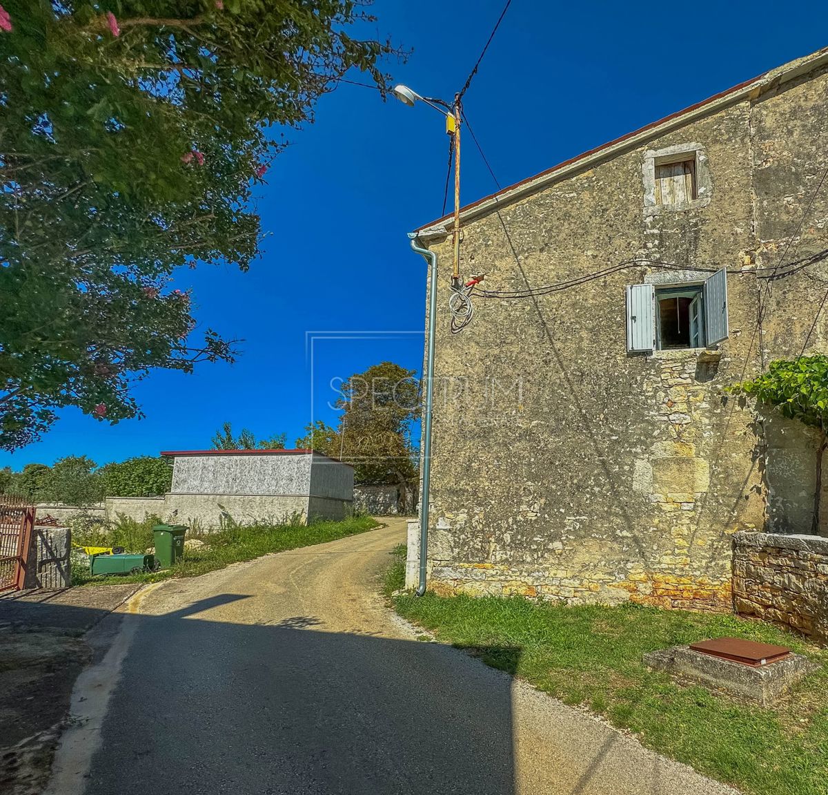 Zona di Visignano, casa in pietra con ristrutturazione iniziata
