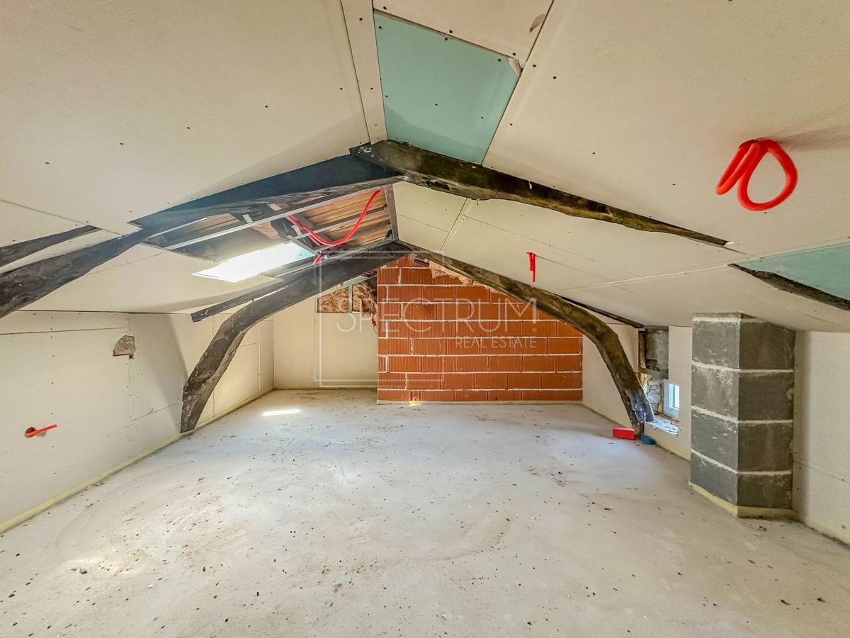 Zona di Visignano, casa in pietra con ristrutturazione iniziata