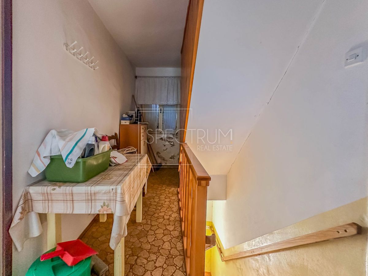 Zona di Verteneglio, casa in pietra da ristrutturare